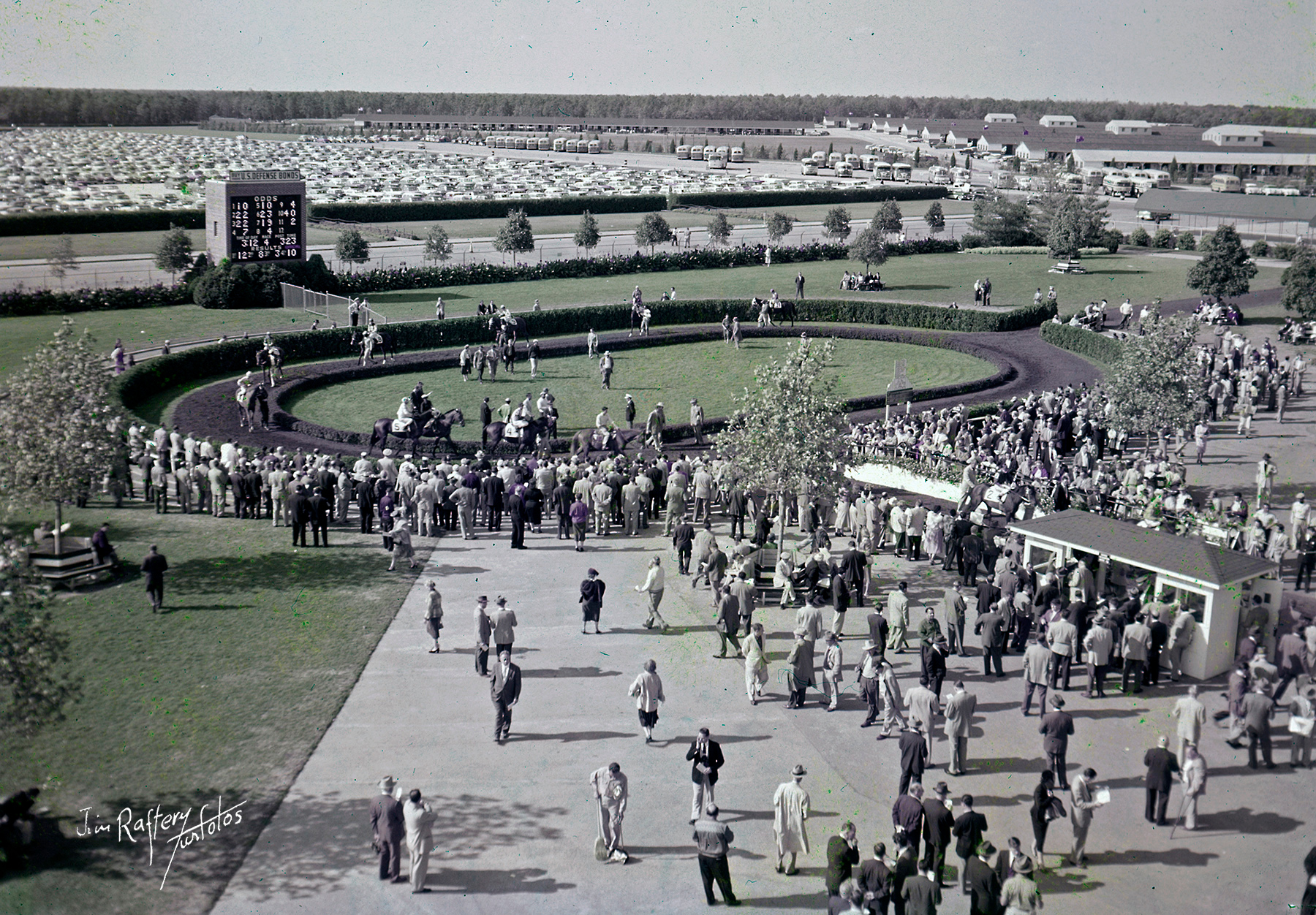 Atlantic City Race Course paddock, faded color image, likely 1955, as Raftery shot color there in 1955 — and almost nowhere else that far back (Jim Raftery Turfotos)