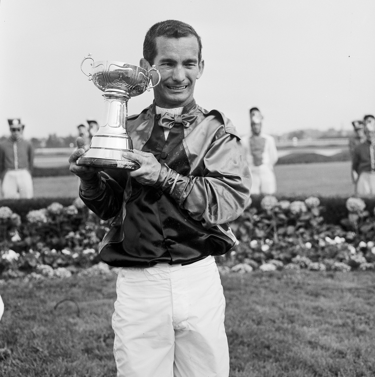 Bill Shoemaker after winning the Jersey Derby — his 50th win in a $100,000 race — May 30, 1963 (Jim Raftery Turfotos)