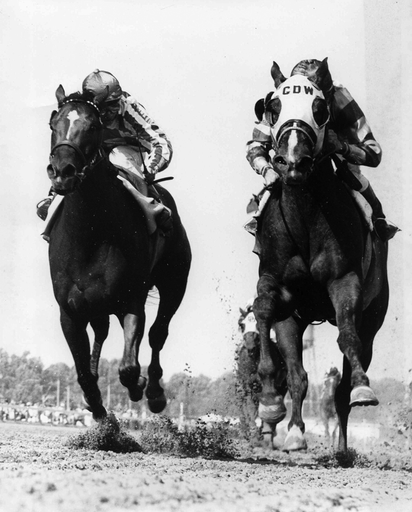 Cicada (on left) racing down the stretch at Delaware Park (Delaware Park Photo/Museum Collection)
