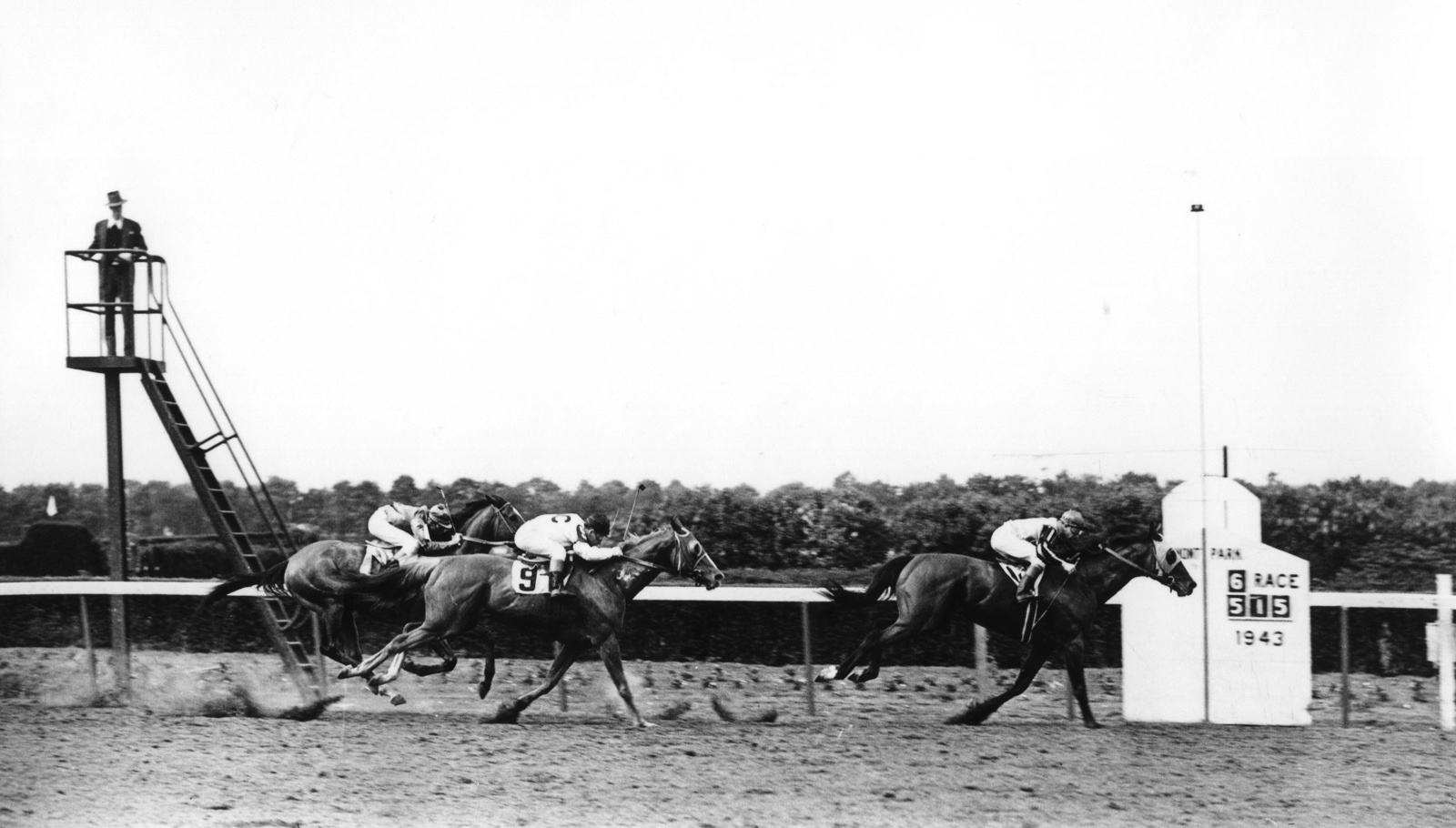 Devil Diver (George Woolf up) winning the 1943 Metropolitan Handicap at Belmont Park (Mike Sirico/Museum Collection)