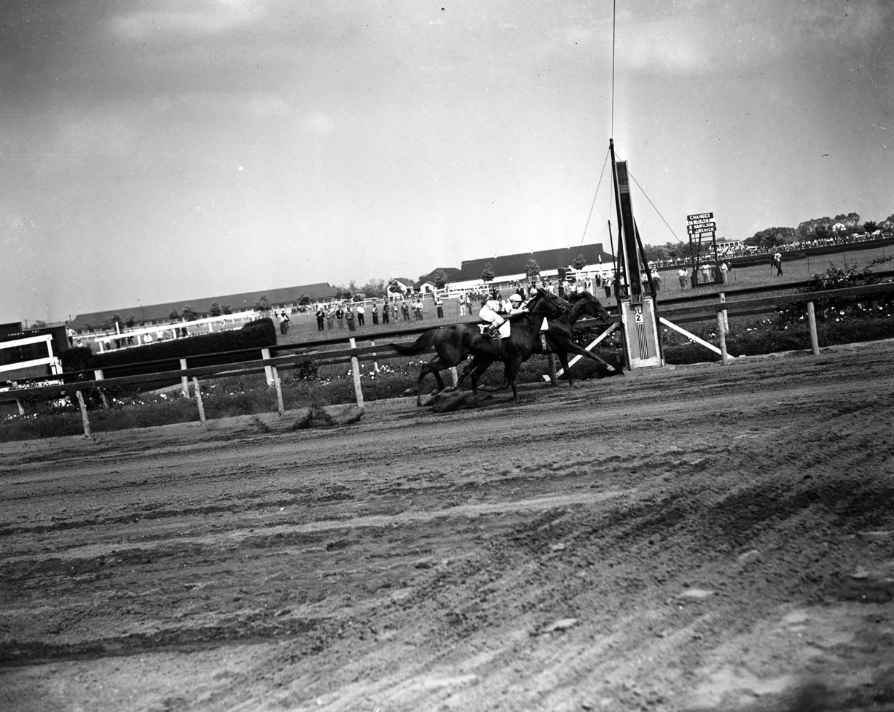 Gallorette (Job D. Jessop up) defeating Stymie in the 1946 Brooklyn Handicap at Aqueduct (Keeneland Library Morgan Collection/Museum Collection)