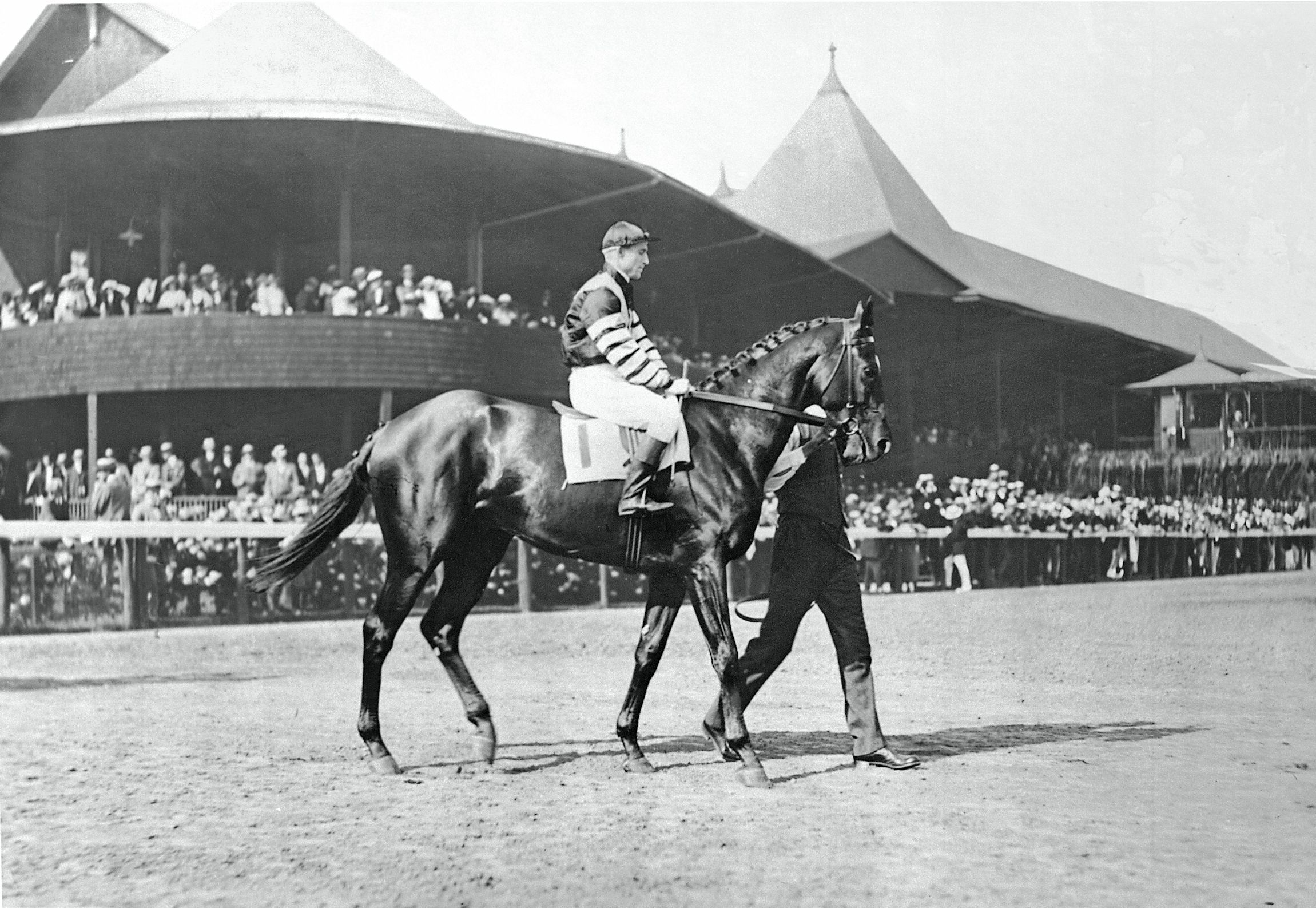 Man o' War (Andy Schuttinger up) at the 1920 Travers Stakes (Keeneland Library Cook Collection)