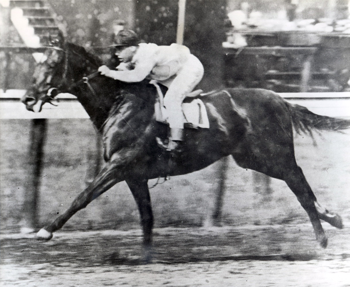 Whisk Broom II (Joe Notter up) racing in the 1913 Brooklyn Handicap at Belmont, his second race and second win in America (Museum Collection)