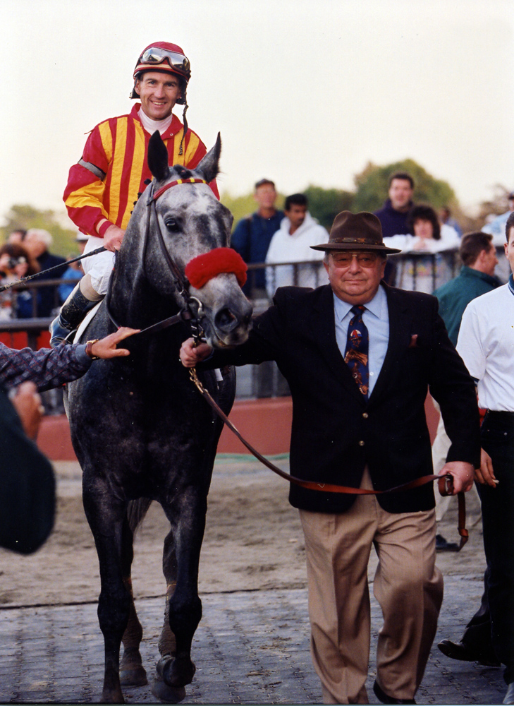 Jerry Bailey and Skip Away being led into the winner's circle by trainer Sonny Hine at Saratoga in 1998 (Barbara D. Livingston/Museum Collection)