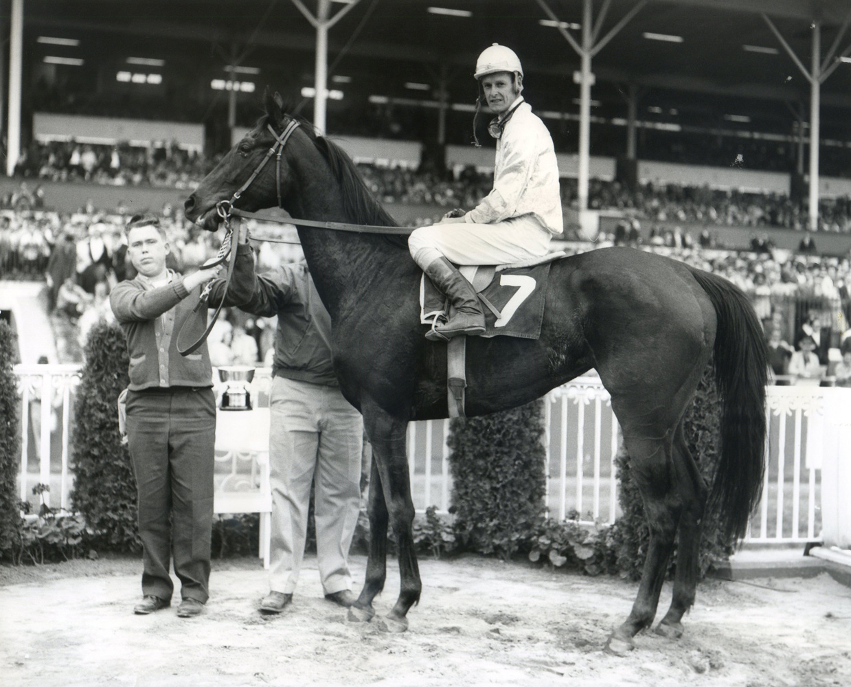 John Sellers and Juanita in the winner's circle for the 1965 Betsy Ross Handicap at Garden State Park (Jim Raftery Turfotos/Museum Collection)