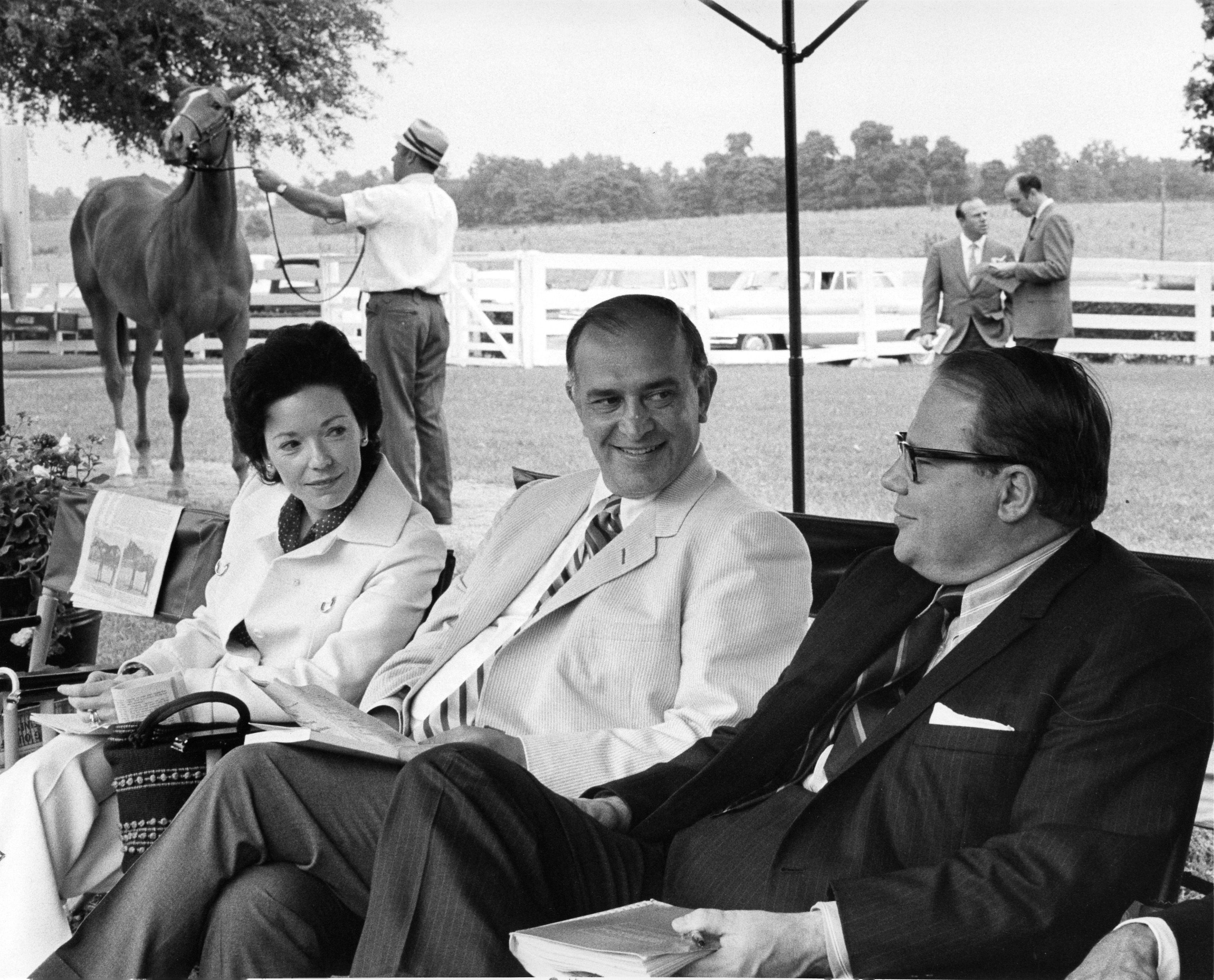 Mr. and Mrs. Nelson Bunker with John Gaines (center) (Keeneland Association)