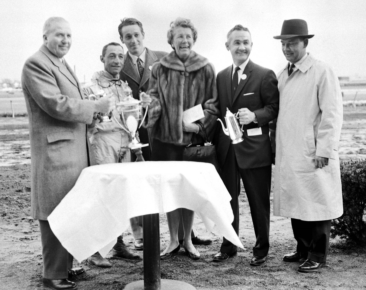 John Hanes, Eddie Arcaro, Simon Wetherby, Allaire du Pont, and Carl Hanford at the trophy presentation for Kelso's 1960 Jockey Club Gold Cup win (Keeneland Library Morgan Collection)