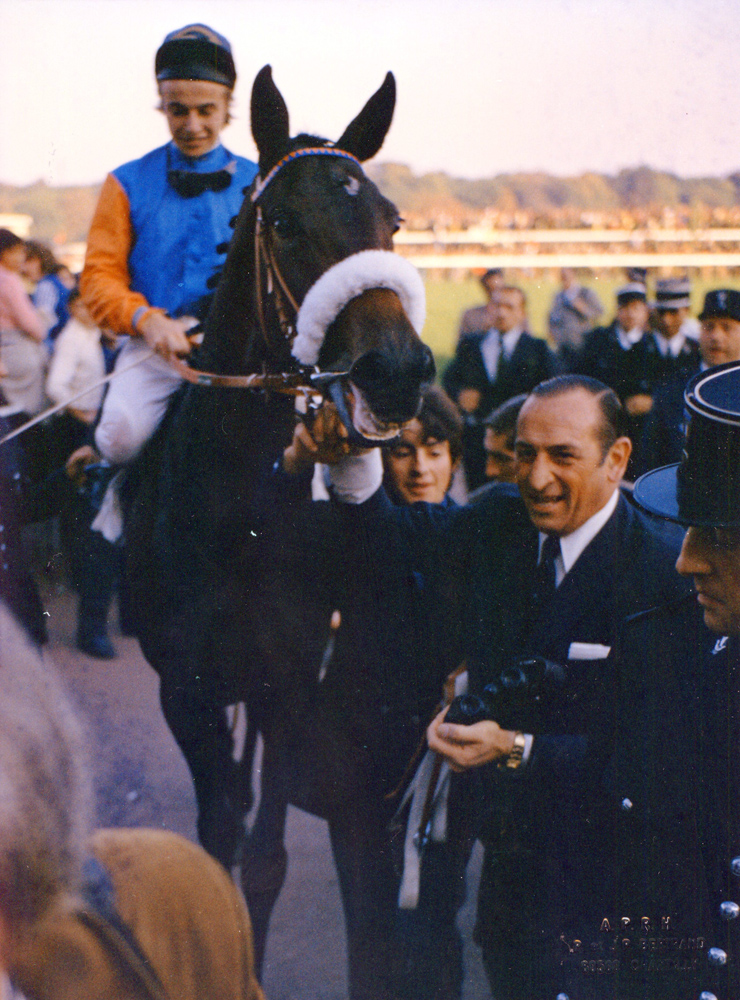 Trainer Angel Penna, Sr. and San San after winning a race at Chantilly (8/10/1972) (A. P. R. H. Bertrand/Museum Collection)